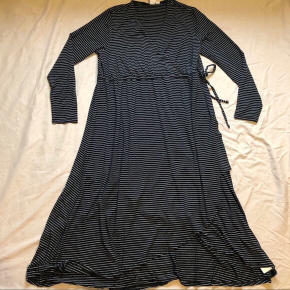 NWT Maternity Size Medium Gap Black and White Striped Wrap Dress - Picture 1 of 5